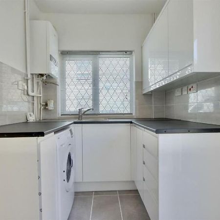 Improved Private House In Central Location 朴次茅斯 外观 照片