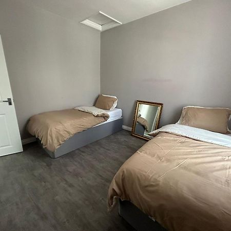 Improved Private House In Central Location 朴次茅斯 外观 照片