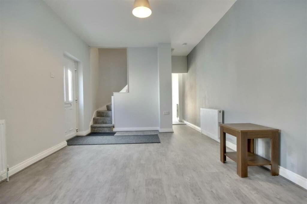 Improved Private House In Central Location 朴次茅斯 外观 照片